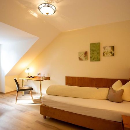 Gasthaus Und Hotel Goettler Josef Rumeltshausen Eksteriør bilde