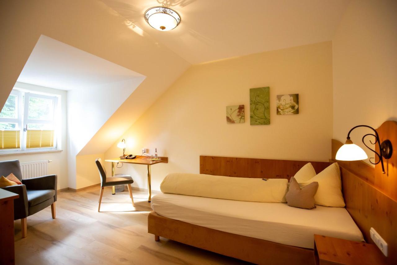 Gasthaus Und Hotel Goettler Josef Rumeltshausen Eksteriør bilde