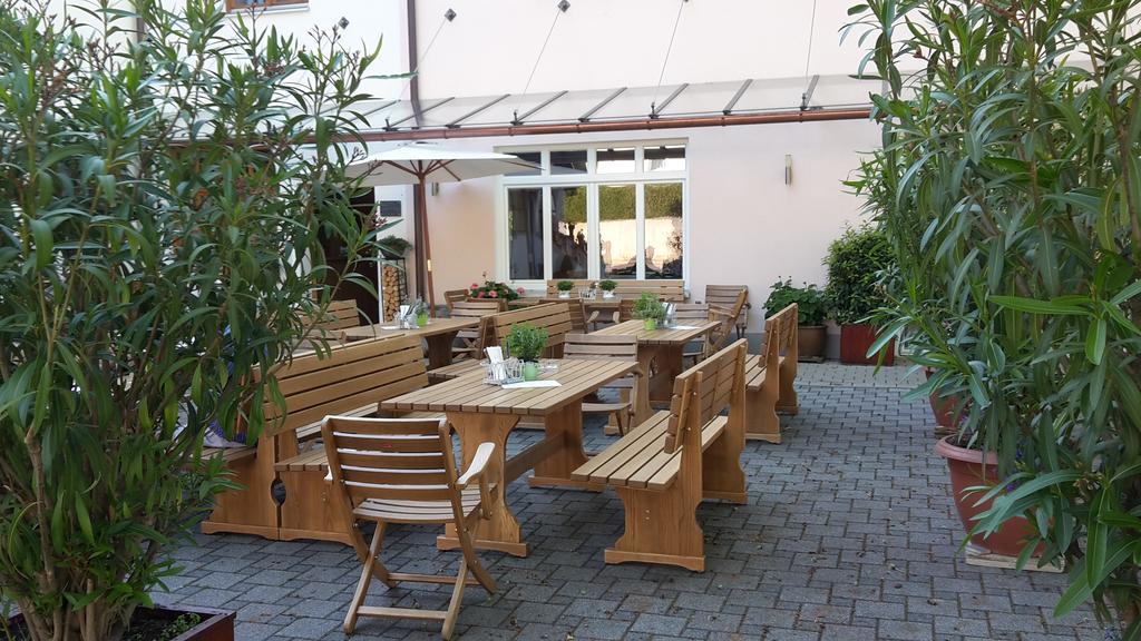 Gasthaus Und Hotel Goettler Josef Rumeltshausen Eksteriør bilde